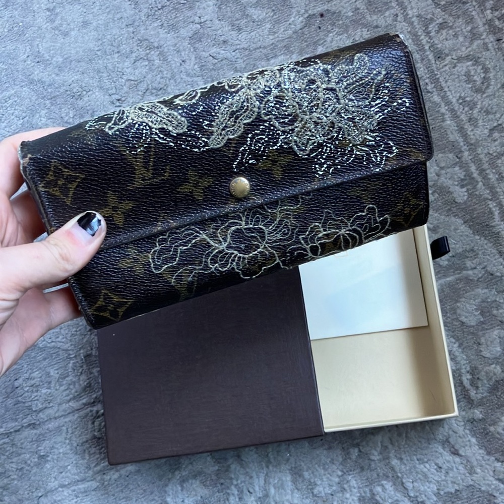 Louis Vuitton Limited Edition Sarah Dentelle Monogram Wallet